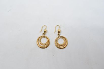 null Paire de pendants d'oreilles en or jaune 18k (750).
Poids : 8.78 g.
