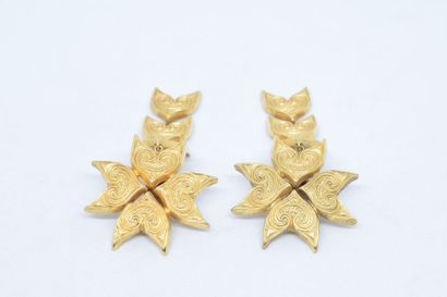 null Paire de pendants d'oreilles en or jaune 18K (750) à décor d'étoiles et pampilles...