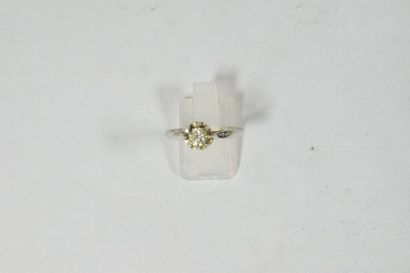 null Bague en or gris 18k (750) ornée d'un diamant taille ancienne d'environ 0.20...
