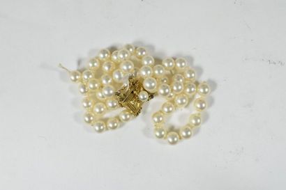 null Bracelet double rangs de perles, fermoir en or 14 carats.

Accidents.

Poids...