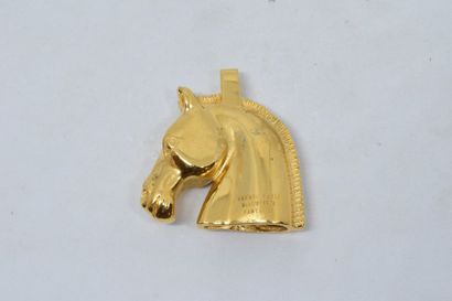 null HERMES Paris

Pendentif en métal doré, figurant une tête de cheval.

Accidents...