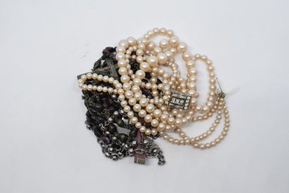null Ancien colliers de perles, trois rangs en chute, fermoir en métal de style Art-Déco....
