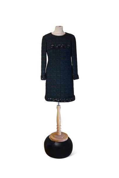 null CHANEL Automne/Hiver 2012

Robe en tweed de laine chiné vert rehaussé de lurex...