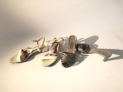 null Salvatore FERRAGAMO

Lot composé d'une paire de mules en veau glacé argent,...