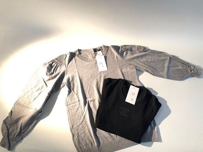 null CHANEL Printemps/Eté 2009

Lot composé d'un top en jersey de coton chiné gris,...