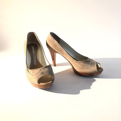 null Fratelli ROSSETTI

Paire d'escarpins peep-toes en veau velours beige à bouts...