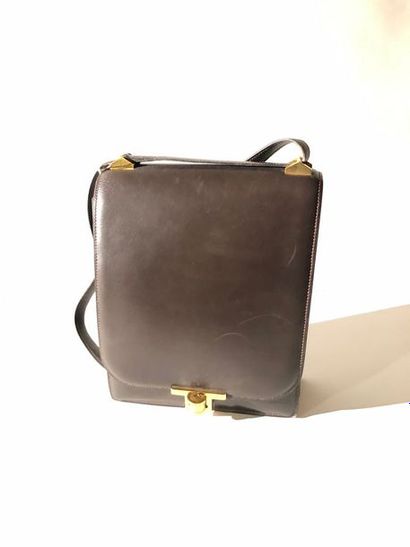 null HERMES Paris made in France année 1975

Sac rectangulaire « Chantilly » 19cm...