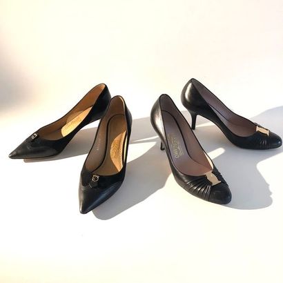 null Salvatore FERRAGAMO

Lot de deux paires d'escarpins, l'une « Vara » en cuir...