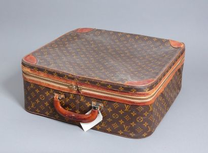 null LOUIS VUITTON 

Valise en toile Monogram et cuir naturel, fermeture éclair à...