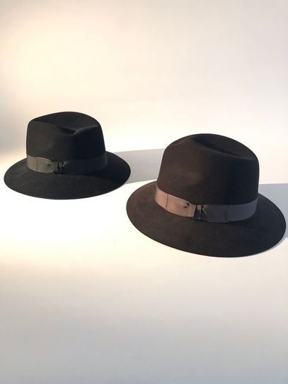 null Indiana JONES Authentic Hat

Lot de deux chapeaux Fedora en feutre rasé gansé...