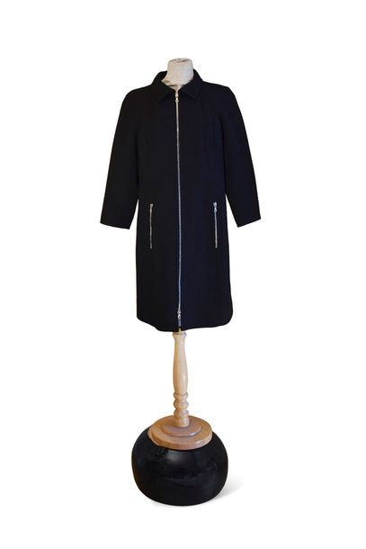 null COURREGES circa 1990

Manteau zippé en gabardine de laine noir, petit col, manches...