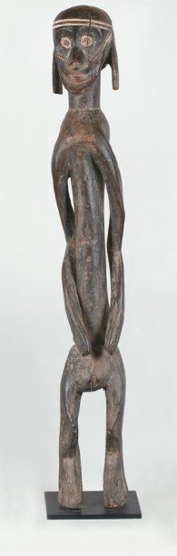 null Statue MUMUYÉ (Nigeria) Visage concave " casqué " par deux oreilles tombantes....