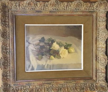 null FOLCH Magda (1905-1981)

Roses blanches

huile sur toile signée en haut à droite...