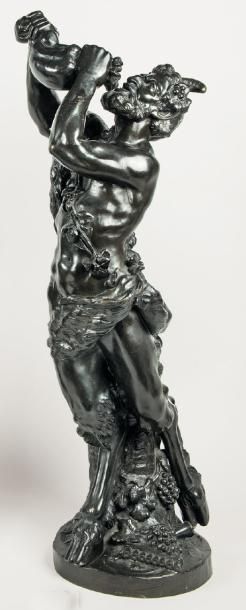 D'après CLODION Satyre buvant Epreuve en bronze patiné. Haut.: 65 cm.