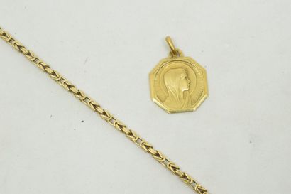 null Bracelet en or jaune 18k (750) et un pendentif en or jaune 18k (750) à l'éffigie...