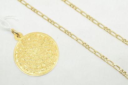 null Lot d'or jaune 14k (585) comprenant une chaîne à maille figaro et un pendentif....