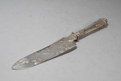 null Couteau de service en métal argenté et argent fourré (Minerve) à décor Néo-Renaissance,...