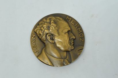 null Médaille en bronze à double face par E. BLIN. 

Av / Profil de Jean MERMOZ.

Rv/...