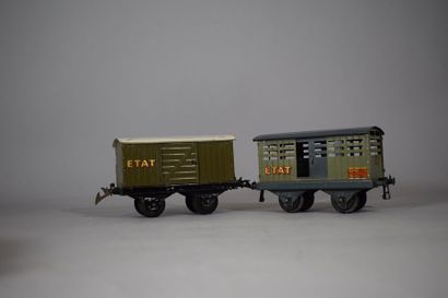 null HORNBY « O » : 2 wagons marchandises ETAT, couvert à porte latérales et claire...