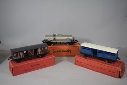 null HORNBY « O » : 3 wagons marchandises longs, à boggies, dont bestiaux n° 2 -...
