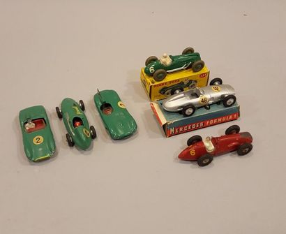 null Ensemble de 6 voitures de course dont Dinky Toys Cooper-Bristol réf. 233 et...