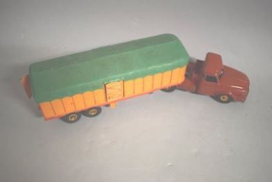 null DINKY SUPERTOYS pour Meccano France

Tracteur routier WILLEME n°36 et sa semie...