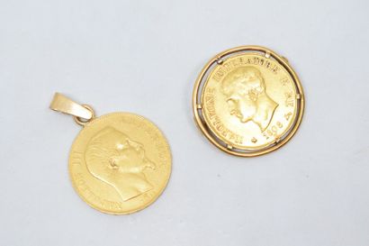 null Lot de deux pièces en or monté en broche et en pendentif :

- 50 francs Napoléon...