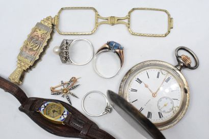 null Lot de bijoux et montre comprenant : 

- une montre bracelet de dame, boîtier...