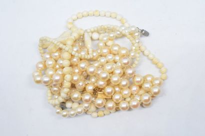 null Collier de perles de culture monture en or jaune 18k (750). 

Poids brut : 53.16...