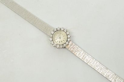 null JAEGER LE COULTRE

Montre bracelet de dame en or blanc 18 k (750). Boîtier rond,...