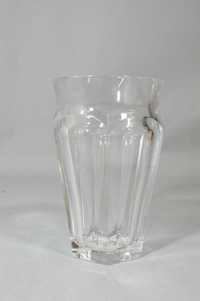 null Vase en cristal de Baccarat. 

Modèle Nelly Harcourt. 

Hauteur : 17.5 cm. -...