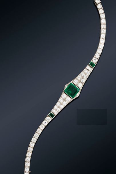 null Bracelet souple formé d'une ligne et d'une chute de diamants taillés en brillant,...