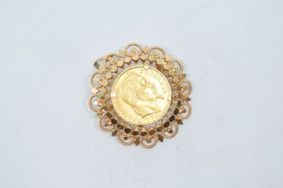 null Broche en or jaune 18k (750) ornée d'une pièce en or de 20 francs Napoléon III...