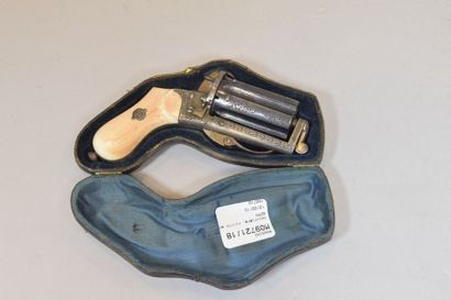 null Revolver à broche dite poivrière, système LEFAUCHEUX à six canons calibre 7...