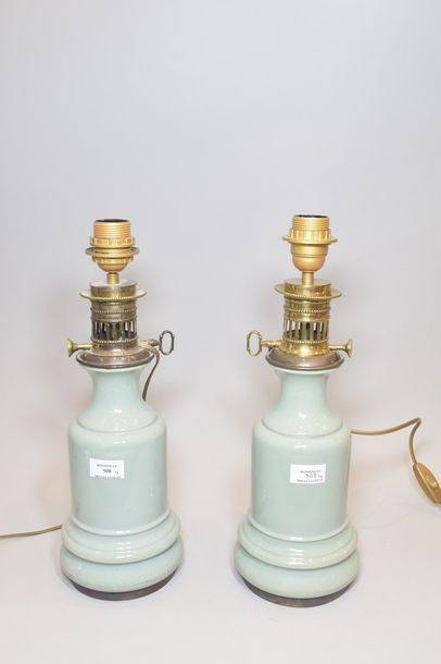 null Paire de lampes en porcelaine bleue.

XXème siècle.

