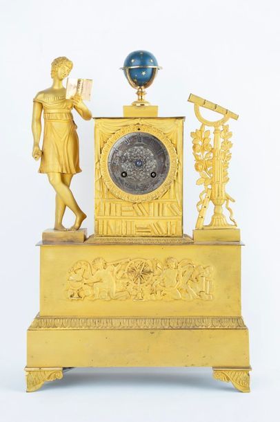 null Pendule à l'Astronomie

en bronze doré, reposant sur une haute base ornée d'un...