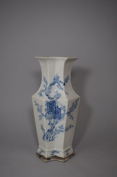 Chine XIXe Vase en porcelaine à double corps...