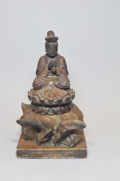 null Sujet en bois anciennement laqué, représentant Dainichi Nyorai en méditation...