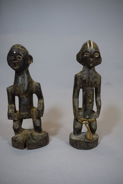 null Deux statues Turka, Burkina Faso 

Belle patine brune 



