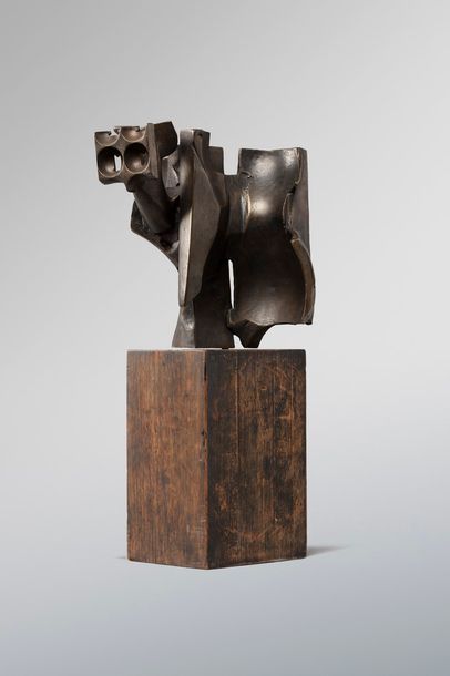 null LIBÉRAKI Aglaé, 1923-2015

Chouette, 1968

bronze à patine brune, fonte à la...