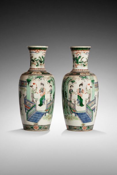 Chine XIXe. Paire de vases balustre à décor...