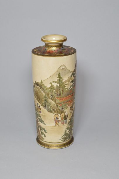 null Japon, Satsuma, Période Meiji (1868-1912) Vase de forme cylindrique à col légèrement...