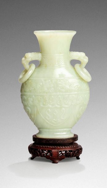 CHINE - Début XXe siècle

Vase de forme archaïsante...