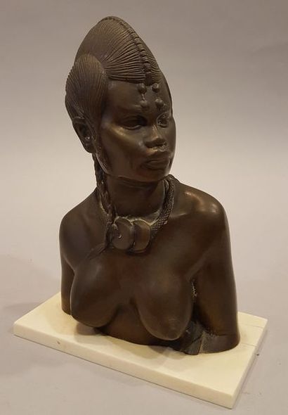 null R. NIVELT Roger (1899-1962)
Femme des Ouaygouya A.O.F.
Bronze à patine brune,
monogrammé...