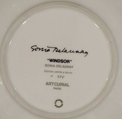 null DELAUNAY Sonia (1885-1979)

Windsor

Assiette en porcelaine de Limoges en couleurs,...