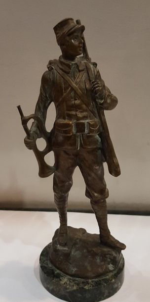 null OMERTH Georges (act.1895-1925) 

Le soldat 

bronze à patine médaille signée...