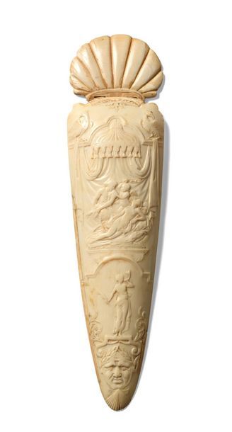 null Râpe à tabac grivoise en ivoire (Africana Loxodonta) sculpté en léger relief...
