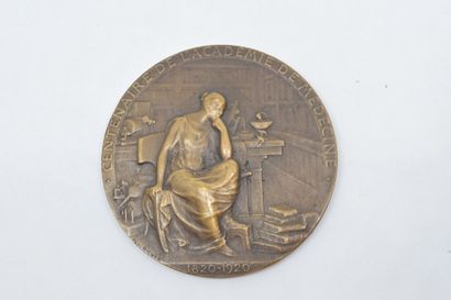  Médaille en bronze (corne d'abondance). 
Avers : CENTENAIRE DE L'ACADEMIE DE MEDECINE...