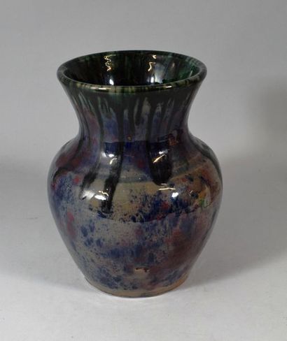 null Faïencerie du MORVAN 

Vase en grès bleu, rouge, brun et noir 

Marqué à la...