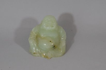 null Chine, XXème siècle 

Bouddha en jadéite 

Petites égrenures 

H. : 7.5 cm 